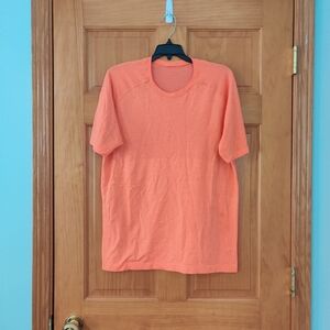Lululemon Men's Orange Short Sleeve Round Neck Workout T Shirt Size M